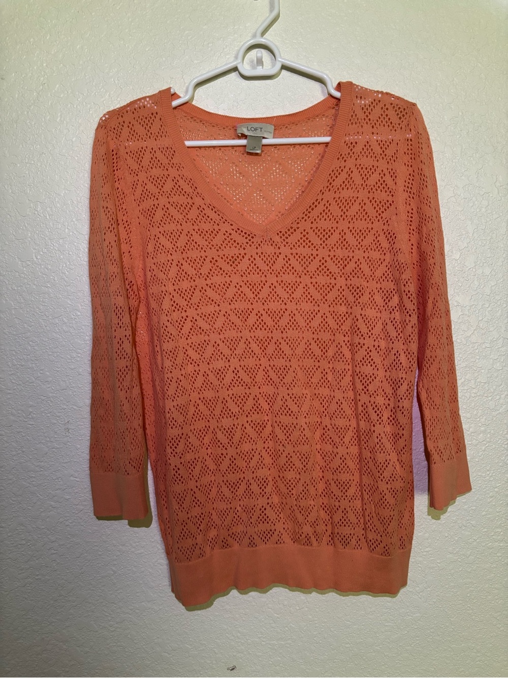 ✨Ann Taylor LOFT Coral Openwork V-Neck Pullover✨
